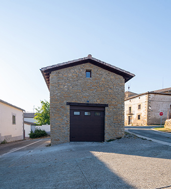 Exterior y entrada de Erreniega Mauri Pilates en Biurrun